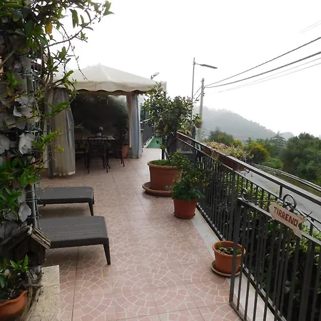 Tirreno- Finestra Sul Mare Bed & Breakfast